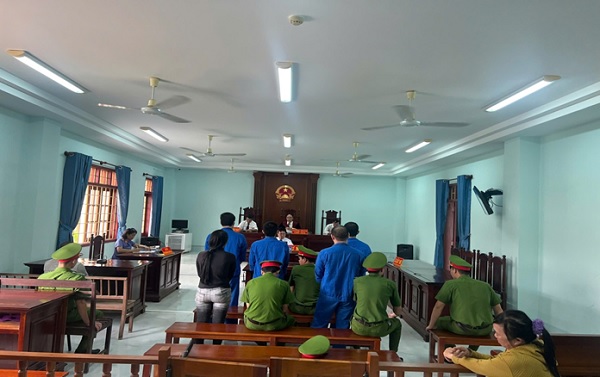 Quang cảnh phiên tòa